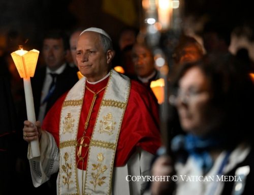 La luce che vince la notte. Il Papa a Lourdes